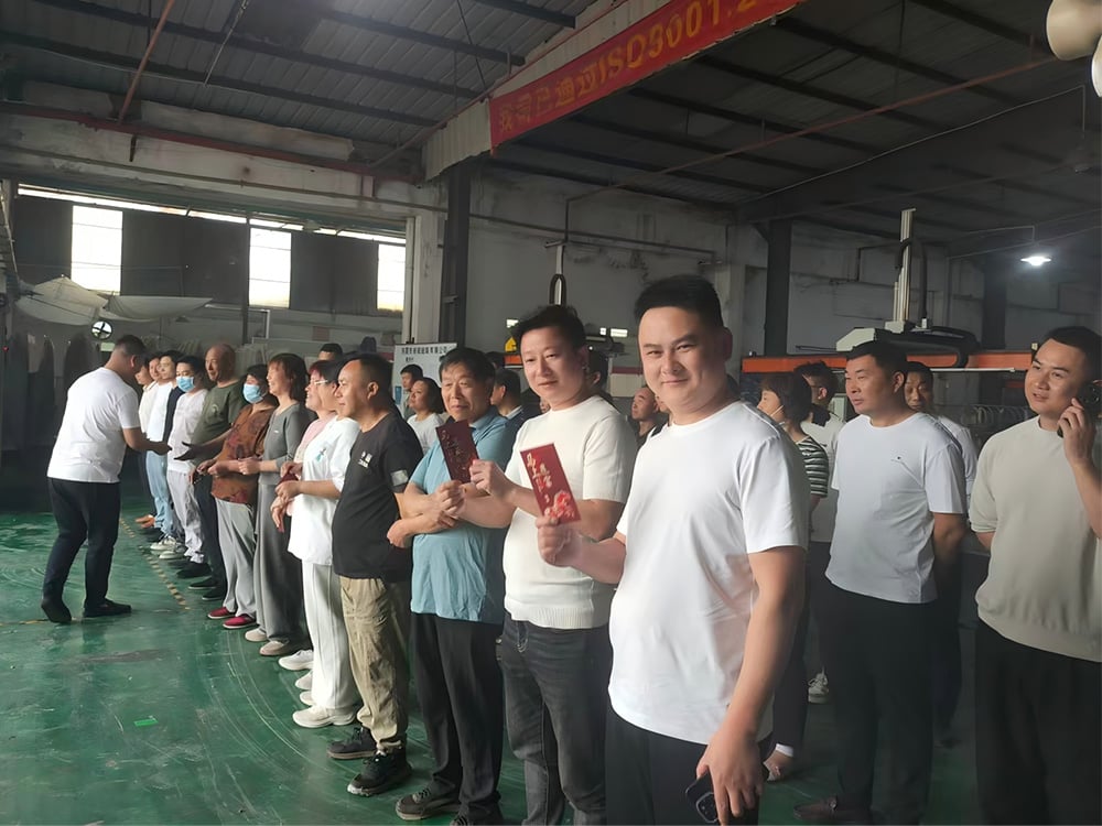 Full-Chain Intelligence · Self-Mastery Dongguan Xinyang Glass Co., Ltd. factory