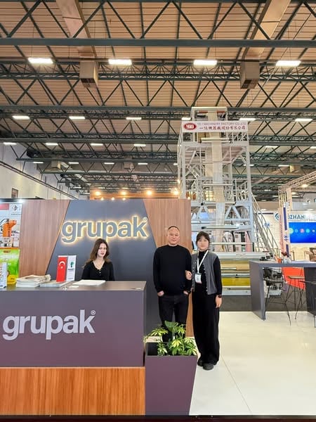 KESHENG and Grupak discussing slitting solutions