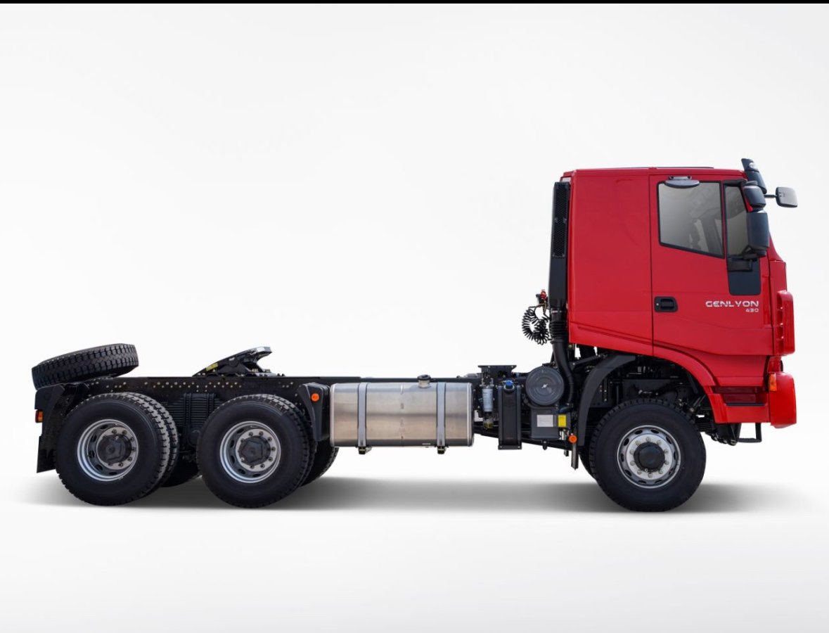 HONGYAN Genlyon 6X6 Tractor