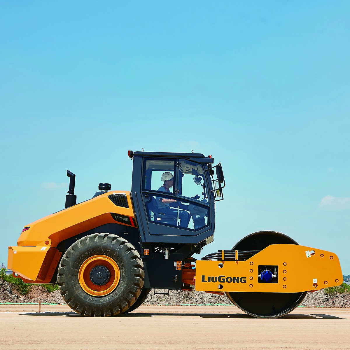 6114E Single Drum Vibratory Roller Roller